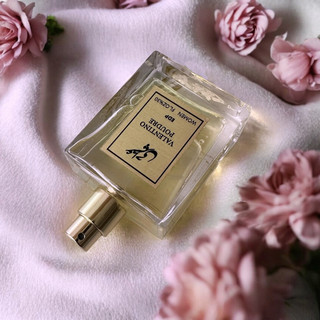 عطر والنتینو Poudre زنانه